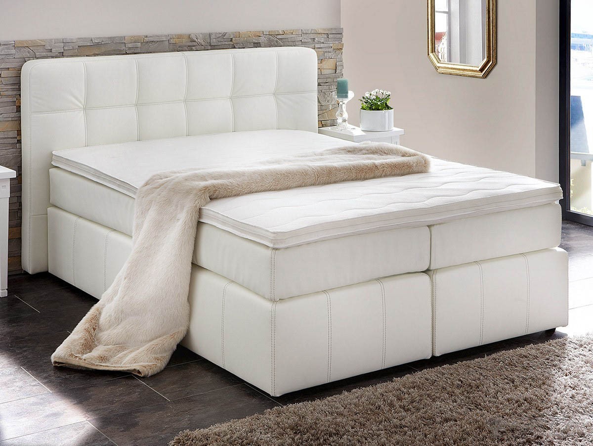 Schlafzimmer betten weiss: landhaus schlafzimmer kiefer in bett ...